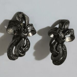 Mid-century unmarked sterling silver ribbon bow clip-on Huggie earrings TESTED